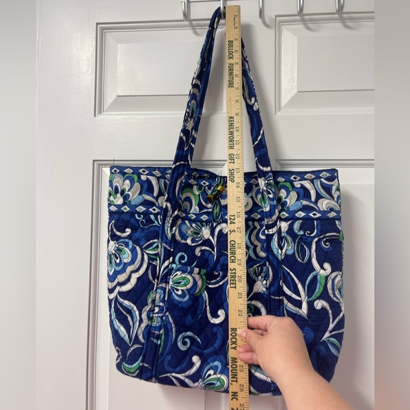 Excellent used condition large Vera Bradley tote with dark blue paisley print - Picture 3 of 8